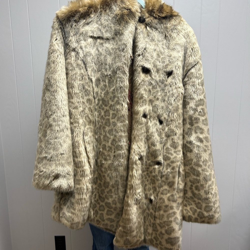 SpiritHoods African Golden Cat Woman’s Coat Size Medium EUC- only worn once.